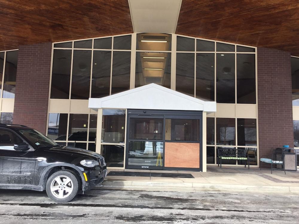 Quality Inn & Suites Florence - Cincinnati South Exterior foto