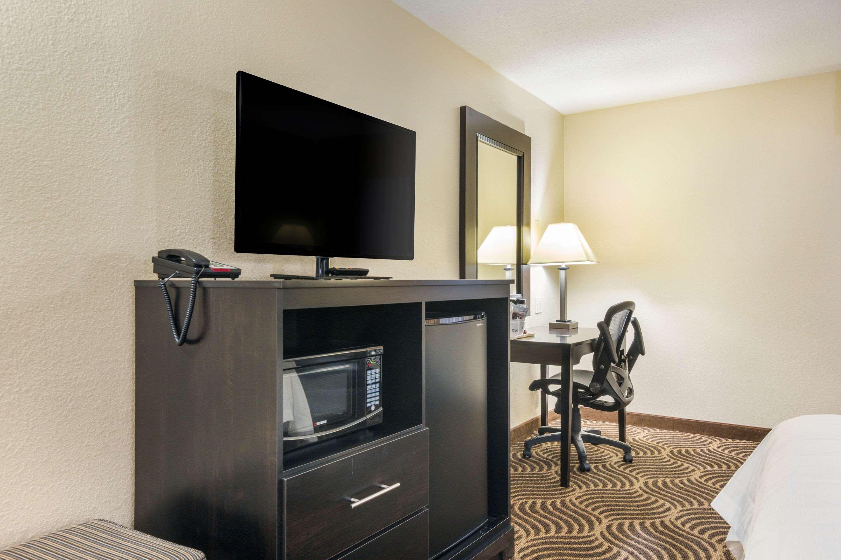 Quality Inn & Suites Florence - Cincinnati South Exterior foto